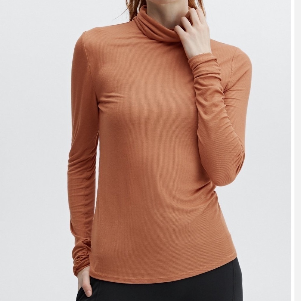 Fabletics NWOT Jess Long Sleeve Turtleneck Top in Sequoia